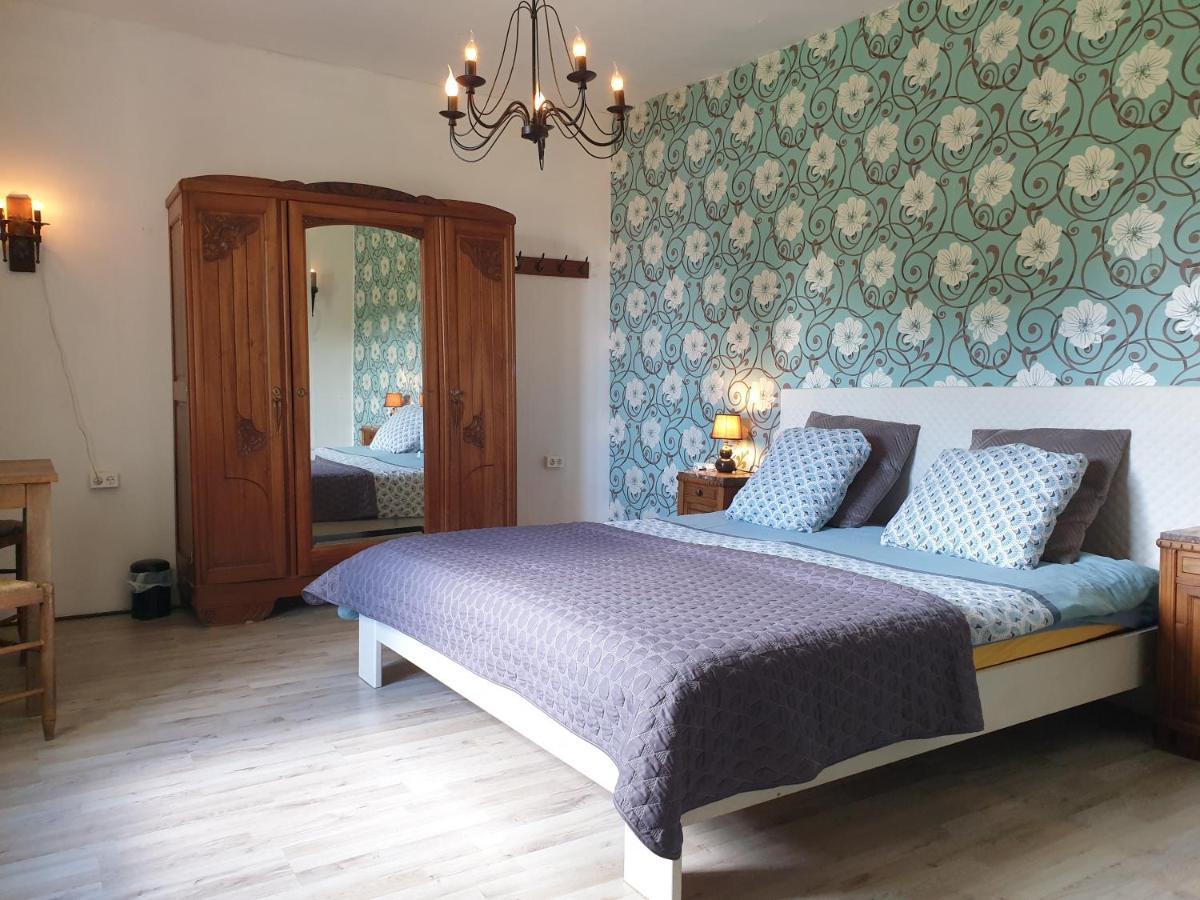 Bed and Breakfast De Oude Pastorie La Celle-En-Morvan Exterior foto