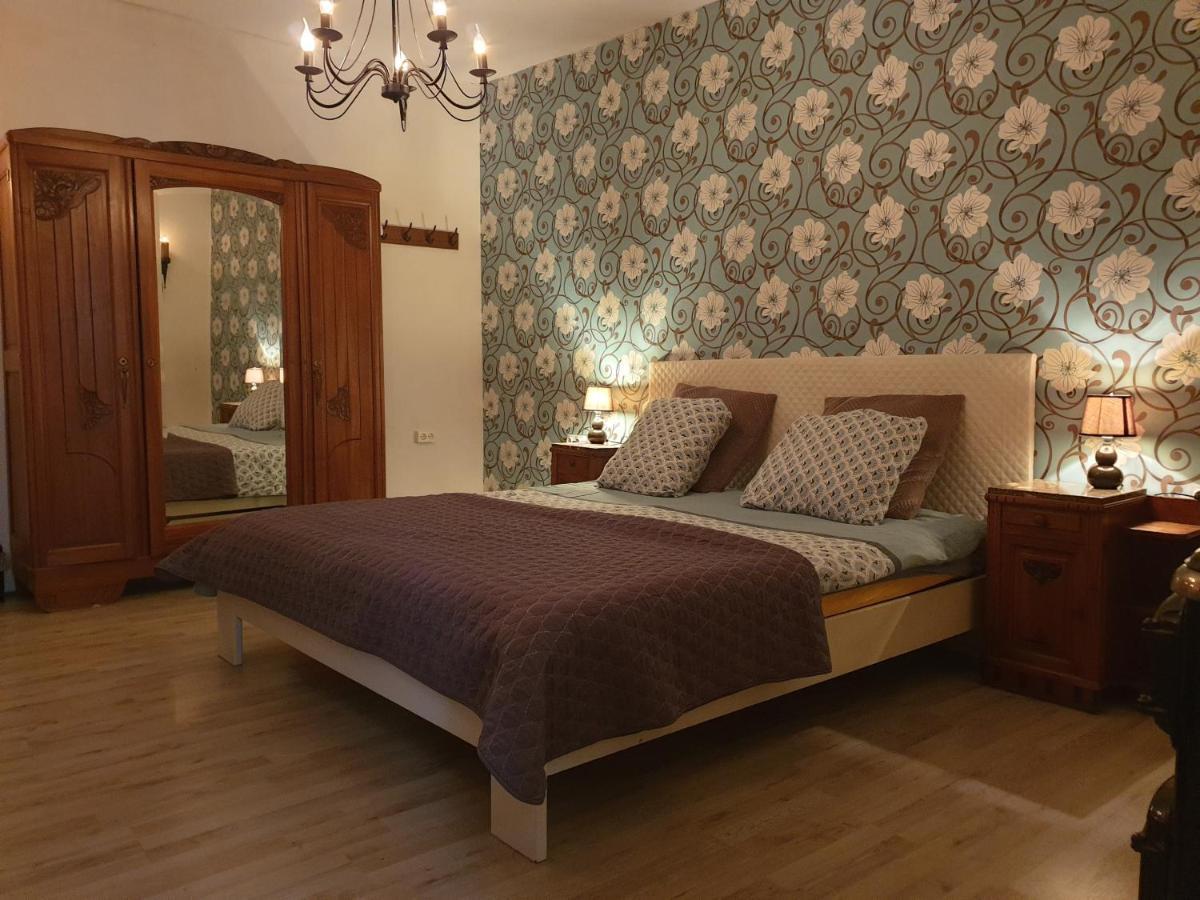 Bed and Breakfast De Oude Pastorie La Celle-En-Morvan Exterior foto